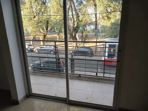 DEPTO MONOAMBIENTE FRENTE C/ BALCON