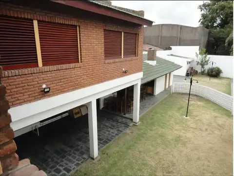 Casa 6 ambientes con 4 baños