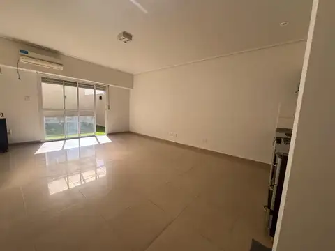 Hermoso departamento monoambiente con patio