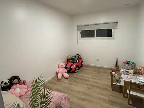 Casa en Alquiler con 2 cocheras
