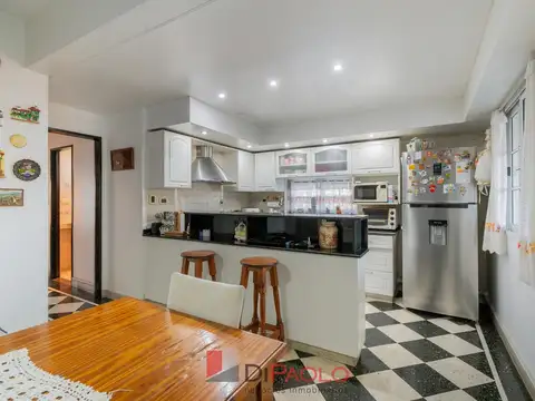 Casa en Venta con 3 cocheras