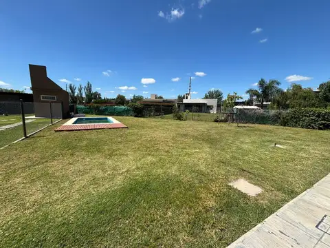 Casa en Alquiler con 1 cochera