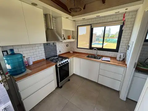 Casa en alquiler de 2 dormitorios con pileta en Las Tardes, Roldán