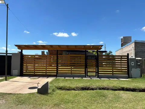 Casa en alquiler de 2 dormitorios con pileta en Las Tardes, Roldán