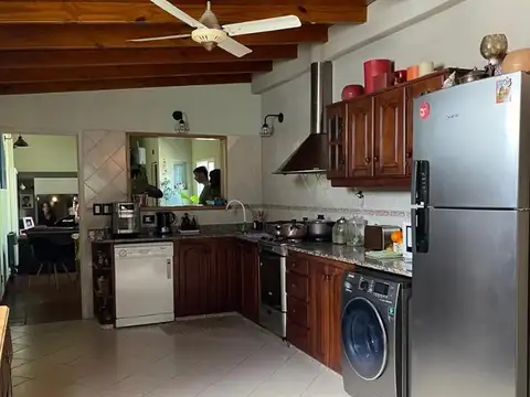 Casa 5 ambientes con 2 baños
