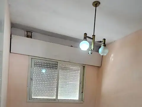 Casa con local en venta.  Liniers