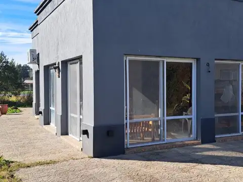 Moderna casa en venta sobre lote de 2434m²