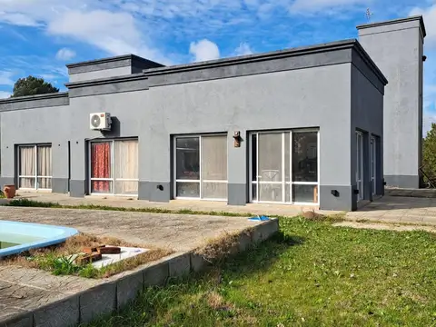 Moderna casa en venta sobre lote de 2434m²