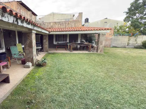 Casa 4 ambientes con 1 baño