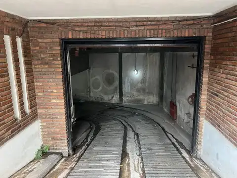 Venta Cochera en el centro de Adrogue