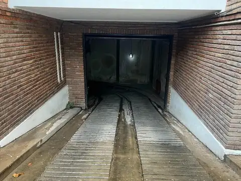 Venta Cochera en el centro de Adrogue