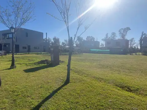 Lote Pilar de 600m2 en Barrio Santa Emilia Pilar del Este Villa La Rosa