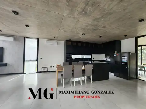 Casa 7 ambientes con 4 baños