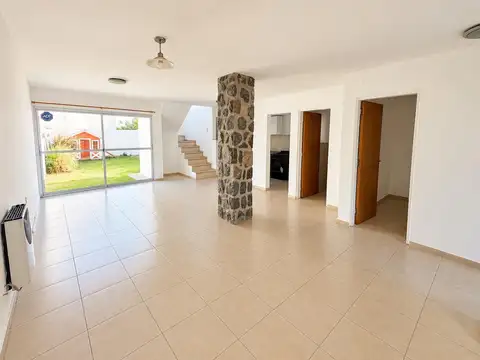 Depto Tipo Casa en Alquiler de 3 dormitorios