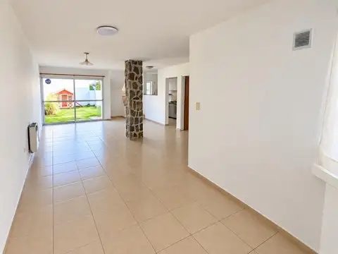 Depto Tipo Casa en Alquiler de 4 ambientes