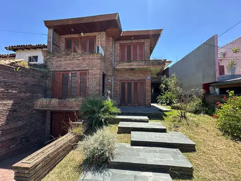 Casa 6 ambientes con 3 baños
