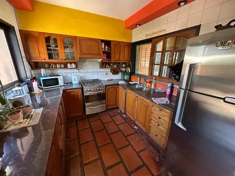 Casa en Venta con 3 cocheras