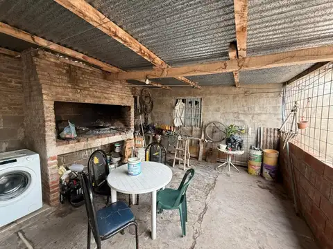 Casa 5 ambientes con 2 baños