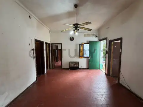 VENTA CASA 4 AMB A REFACCIONAR