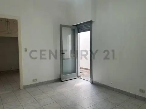 Crisólogo Larralde 4000, Piso 0