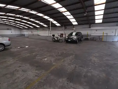 Local en alquiler en Tribunales con estacionamiento