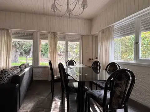 Casa 4 ambientes con 2 baños
