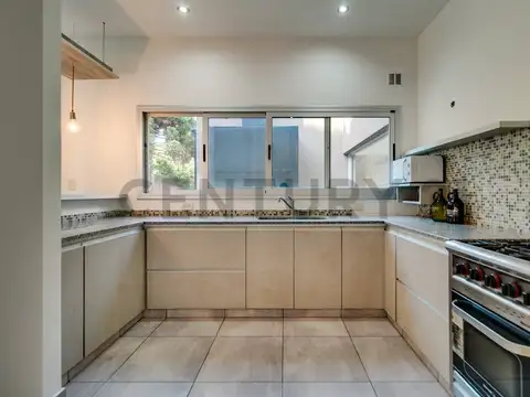 Casa 5 ambientes con 3 baños