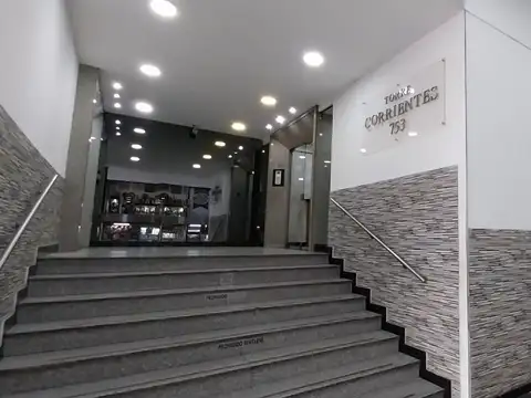 LOCAL EN GALERIA CORRIENTES ANGOSTA