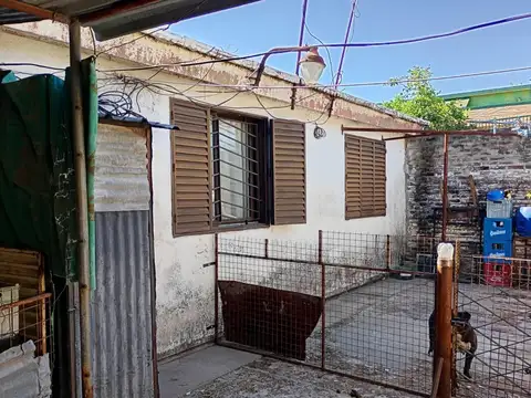 Casa en venta - 2 Dormitorios 1 Baño - Cochera - 220Mts2 - Don Orione