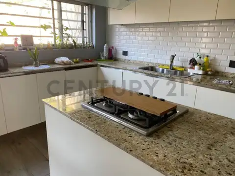 Venta Casa 5 Ambientes Lomas de Zamora + Pileta Jardín Garage