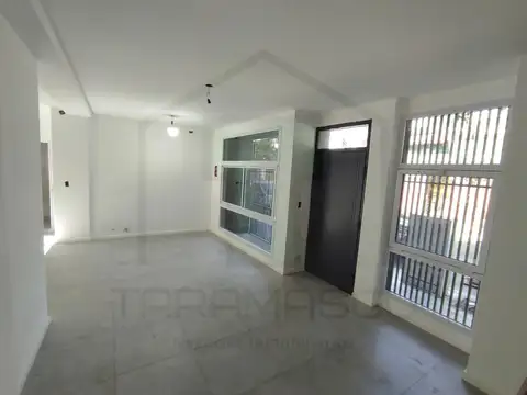 Depto Tipo Casa 3 ambientes con 2 baños