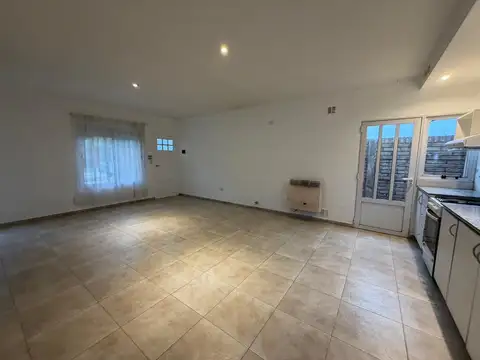 Depto Tipo Casa en Alquiler de 3 ambientes