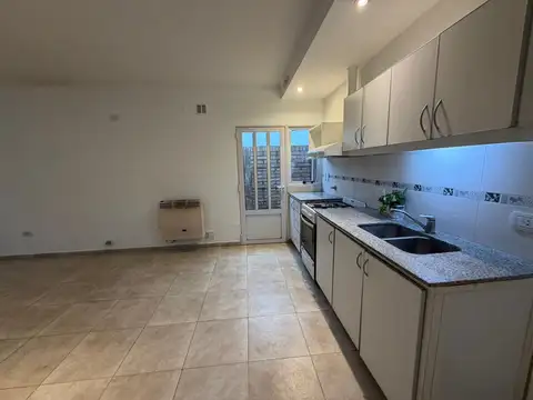 Depto Tipo Casa en Alquiler de 2 dormitorios