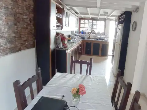 Casa 5 ambientes con 3 baños
