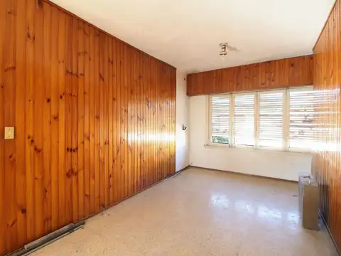 CASA 4 AMBIENTES BANFIELD - A RECICLAR OPORTUNIDAD