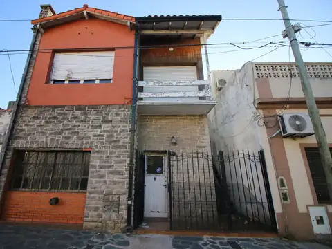 CASA 4 AMBIENTES BANFIELD - A RECICLAR OPORTUNIDAD