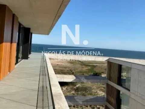 En venta apartamento en manantiales de 4 dormitorios, con vista al mar.