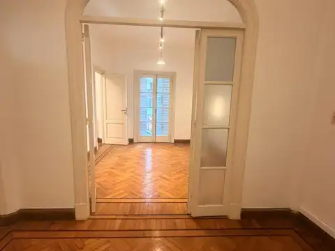 DEPARTAMENTO EN ALQUILER 3 AMB - PISO- RETIRO- AL FRENTE TODO LUZ