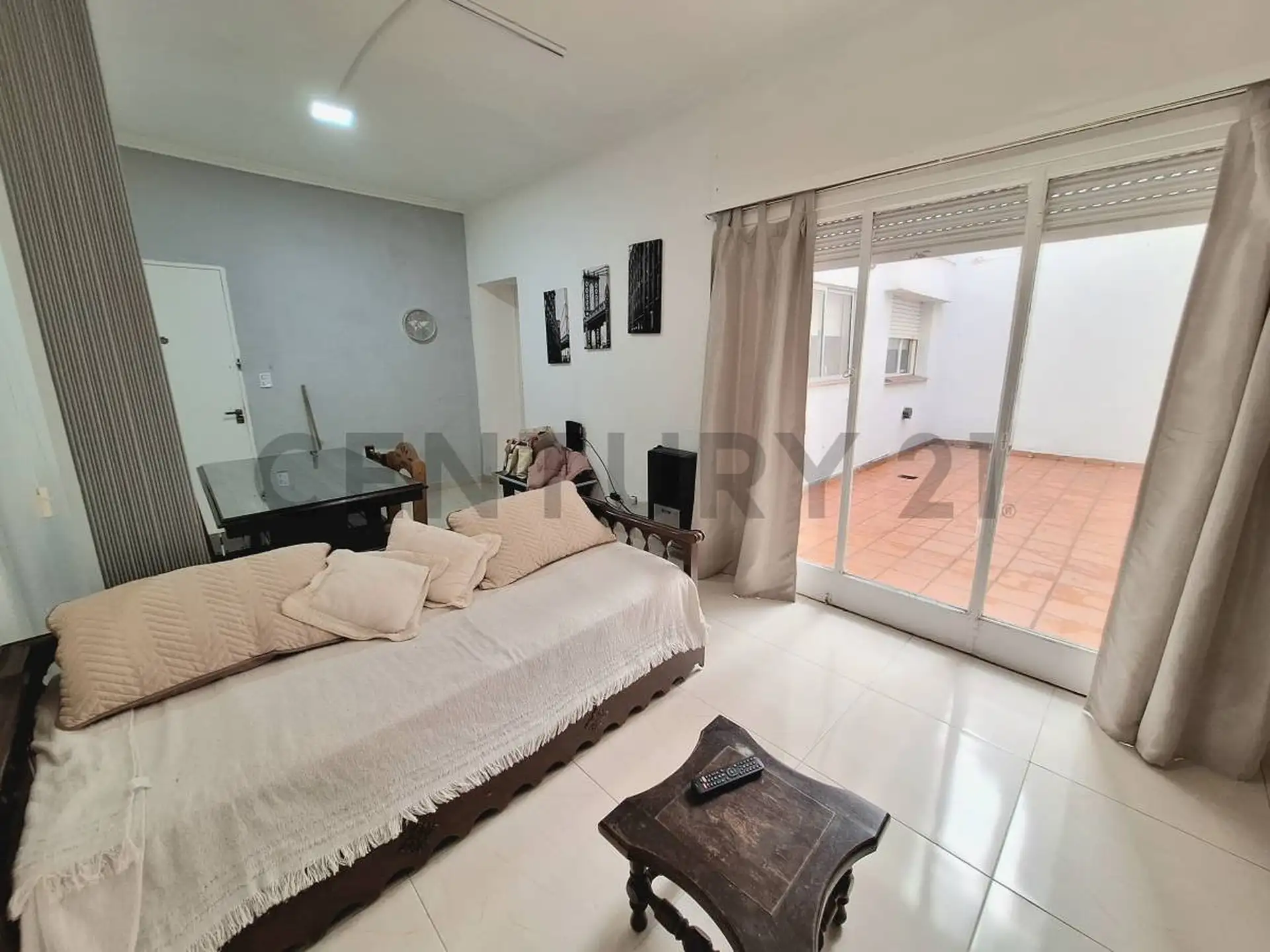 Departamento 2 ambientes con patio zona Plaza Mitre