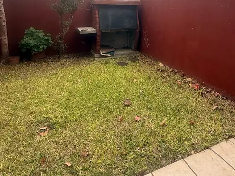 duplex con jardin, parrilla y cochera