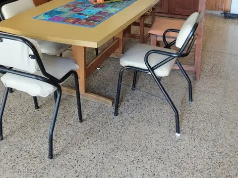 Casa 5 ambientes con 2 baños