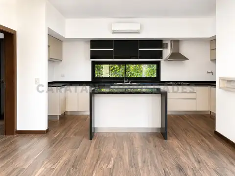 Casa 3 ambientes con 4 baños