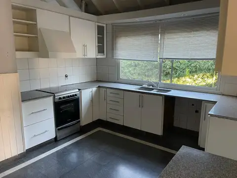 Casa en Venta con 3 cocheras