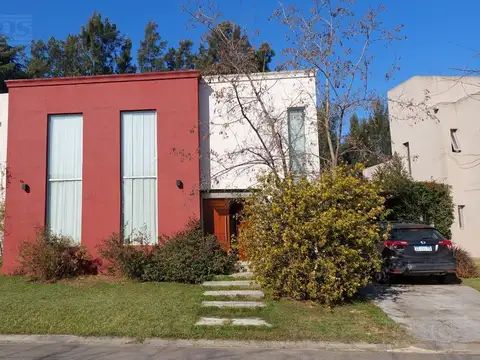 Casa en Venta con 3 cocheras