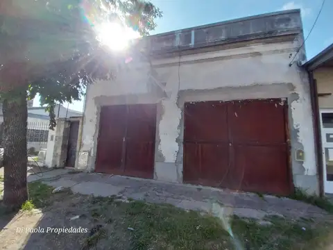 casona modernizada con locales y fondo