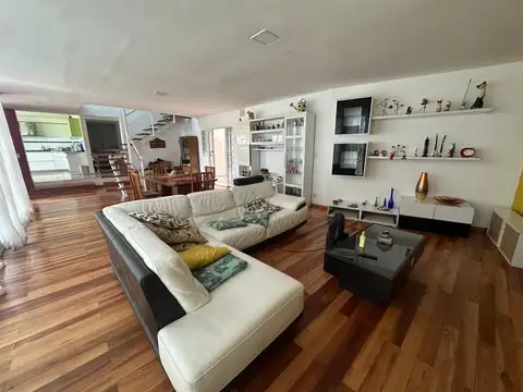 Casa en Alquiler en Villa Del Lago, USD 1.500