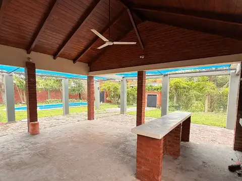Casa en Alquiler con 1 cochera