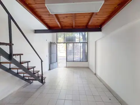 Local con vidriera en alquiler, entre piso, Abasto