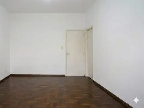 Chacabuco 2400 , Piso 0