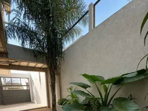 VENTA - CASA 4 AMBIENTES CON FONDO Y COCHERA - LANÚS OESTE